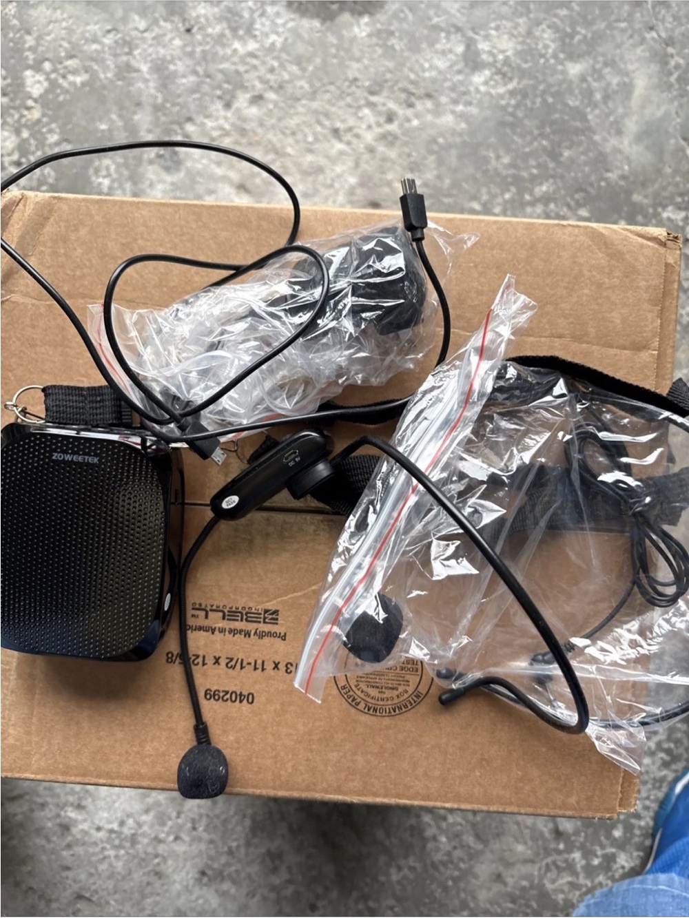 Zoweetek Portable Voice Amplifier Speaker with Headset - Black